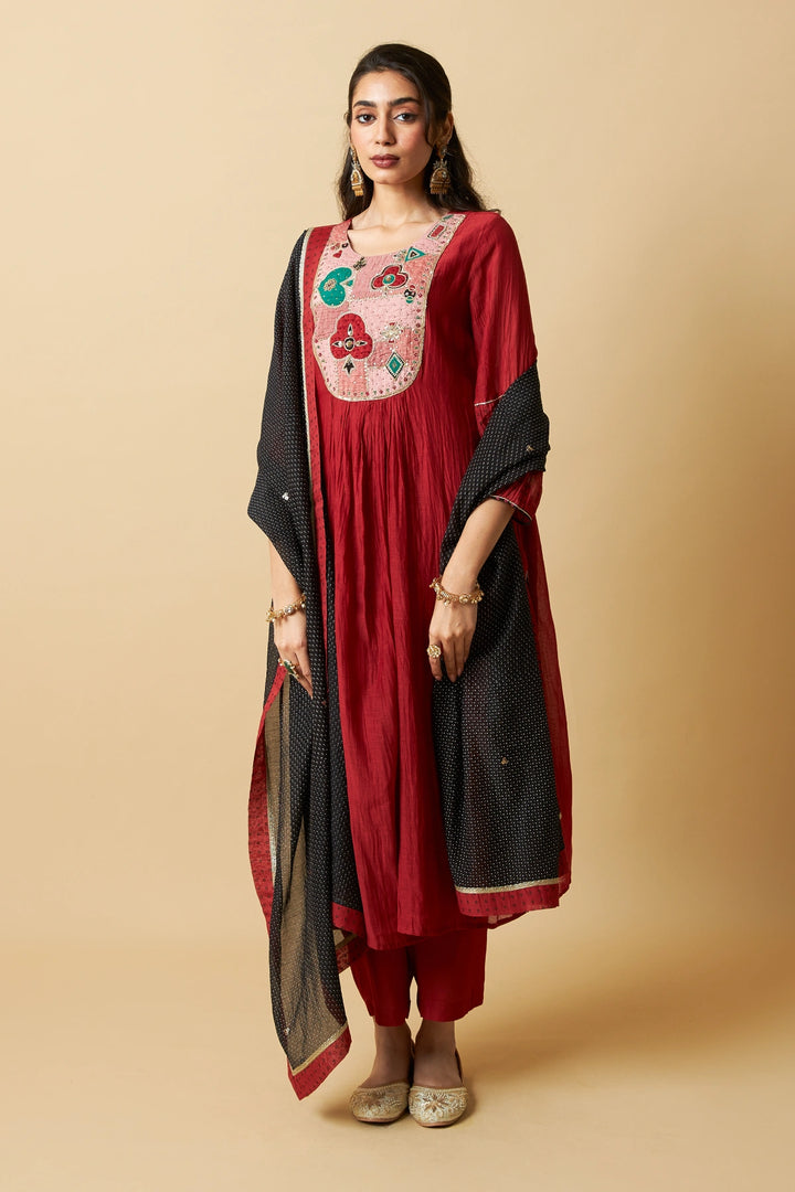 Kumkum Embroidered Kurta Set - Set of 3
