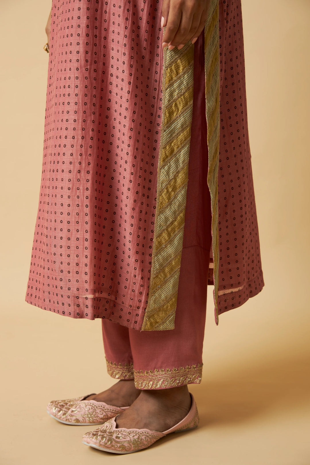Gulabi Ghoomar Embroidered Kurta Set - Set of 3