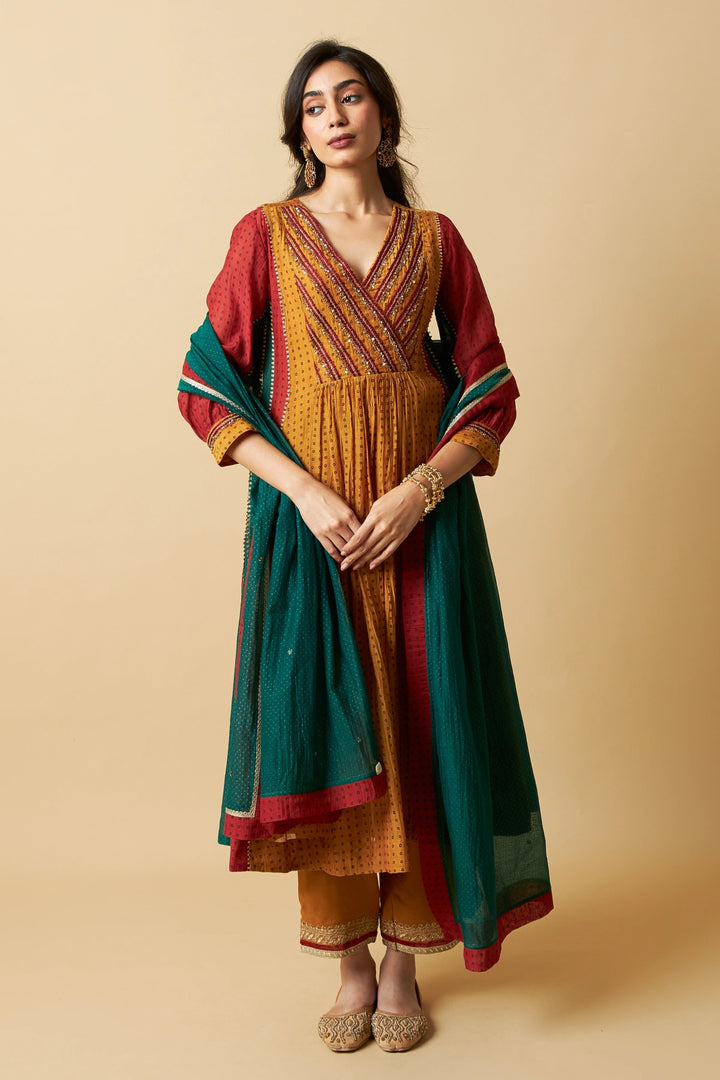 Rang Rasiya Embroidered Kurta Set - Set of 3