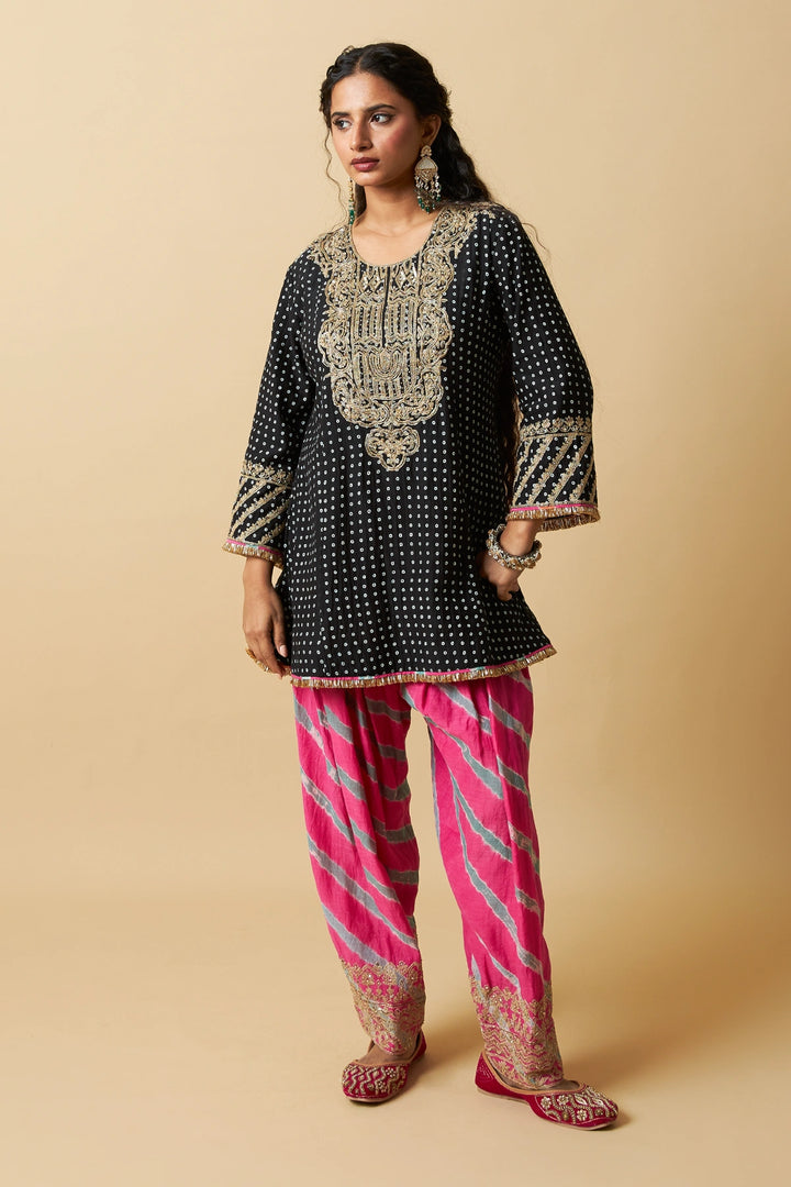 Kaali Rangili Embroidered Kurta Set - Set of 3