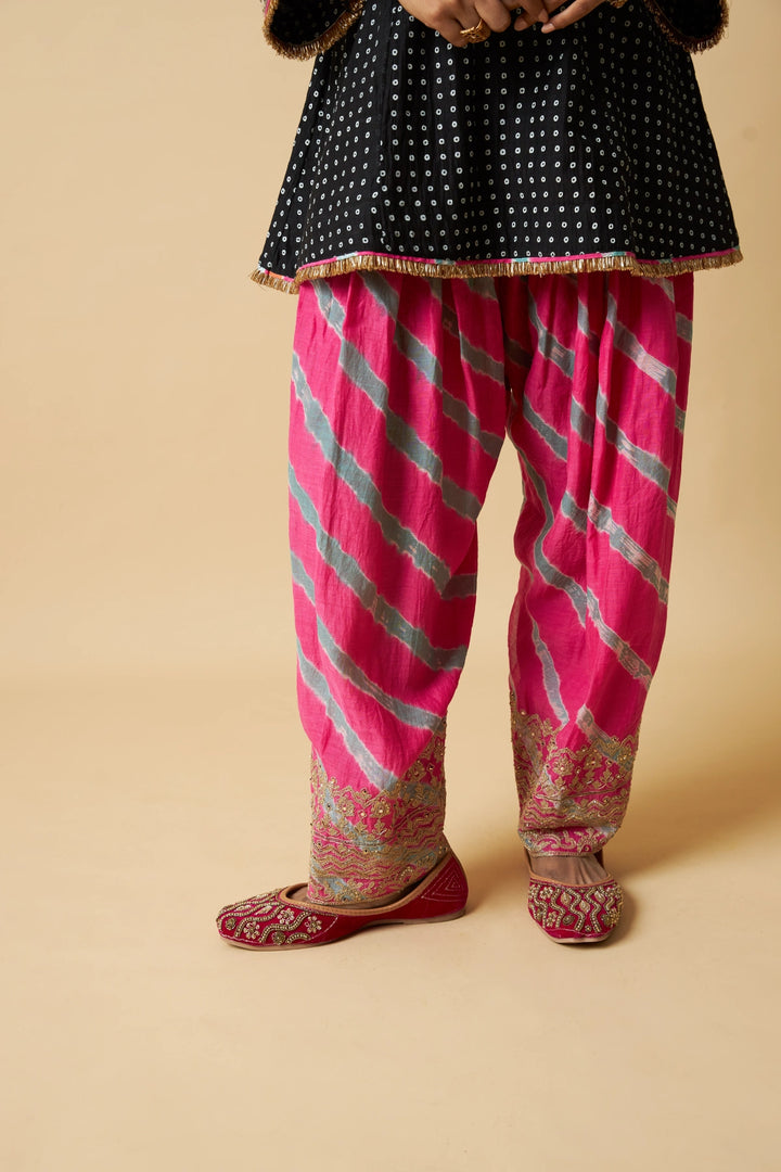 Kaali Rangili Embroidered Kurta Set - Set of 3