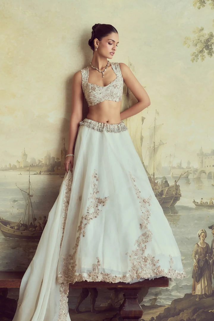 AV Dori Thread Kairi Lehenga