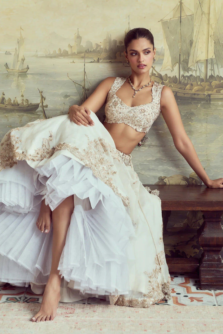 AV Dori Thread Kairi Lehenga