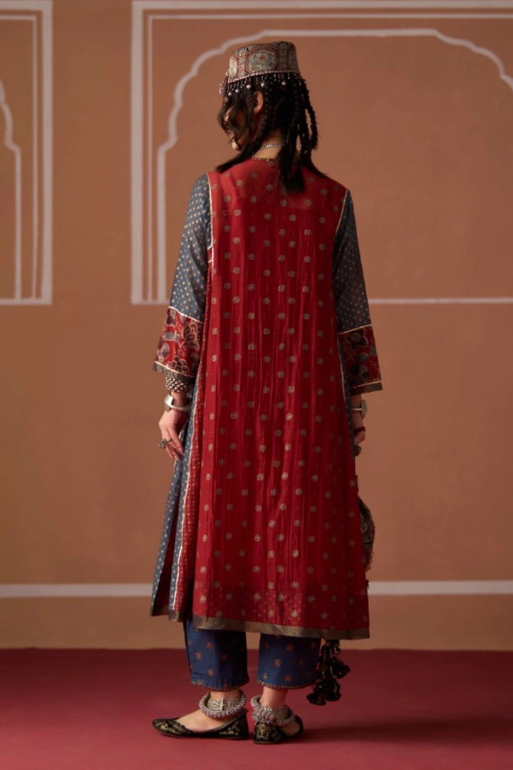 Arohi Kurti