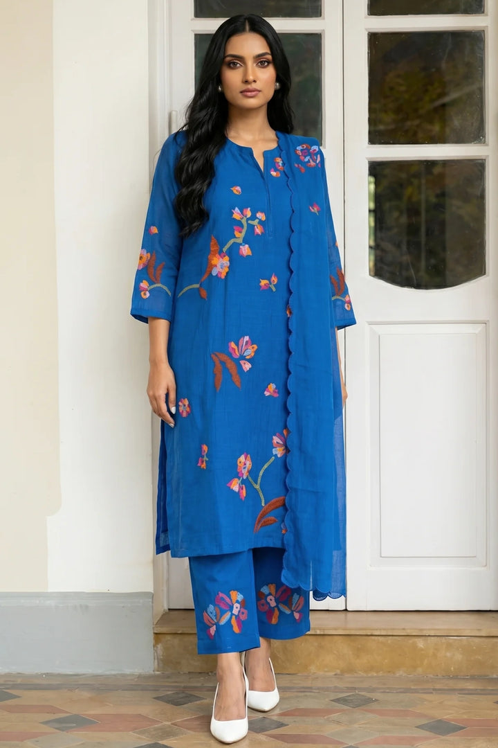 Aab Multicolored Thread Embroidered Kurta Set
