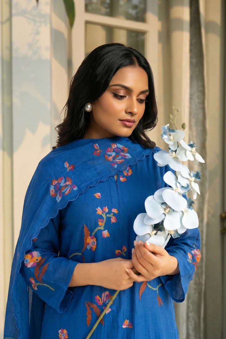 Aab Multicolored Thread Embroidered Kurta Set