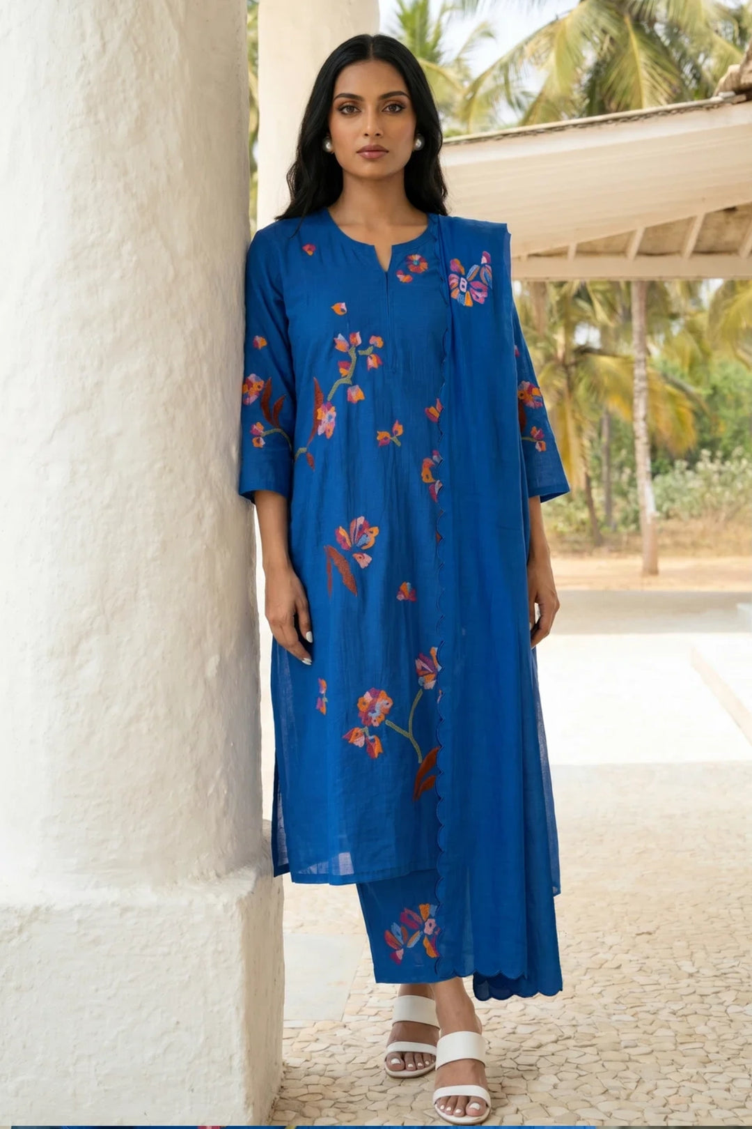 Aab Multicolored Thread Embroidered Kurta Set