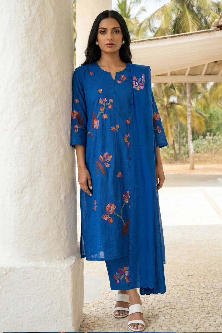 Aab Multicolored Thread Embroidered Kurta Set