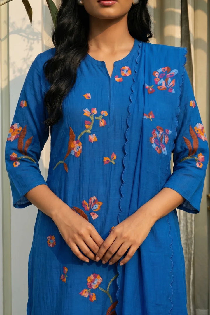 Aab Multicolored Thread Embroidered Kurta Set