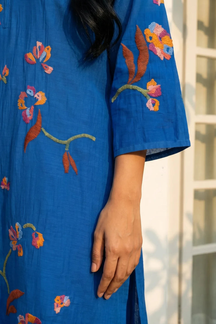 Aab Multicolored Thread Embroidered Kurta Set