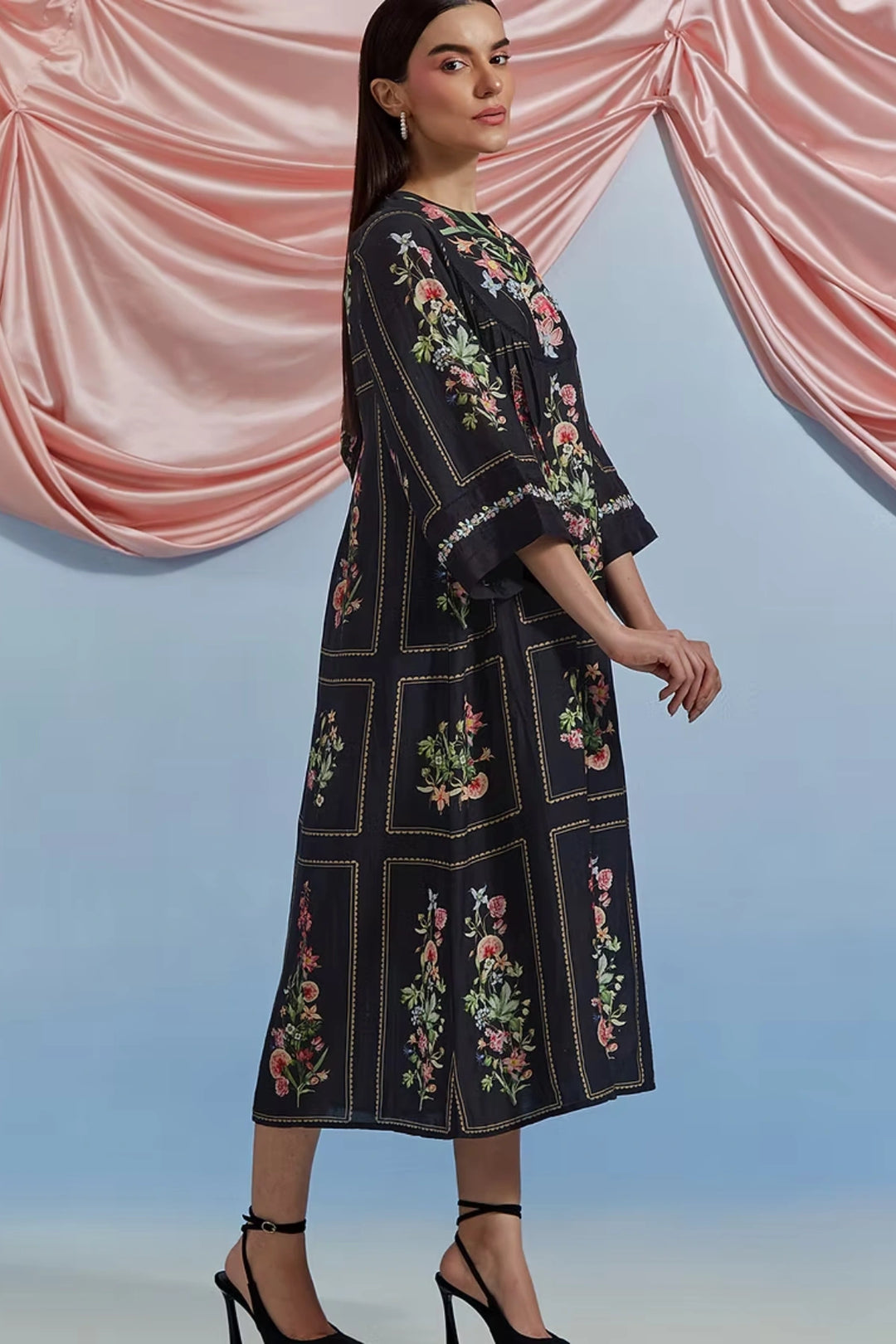 Bouquet Pleated Kurta - Black