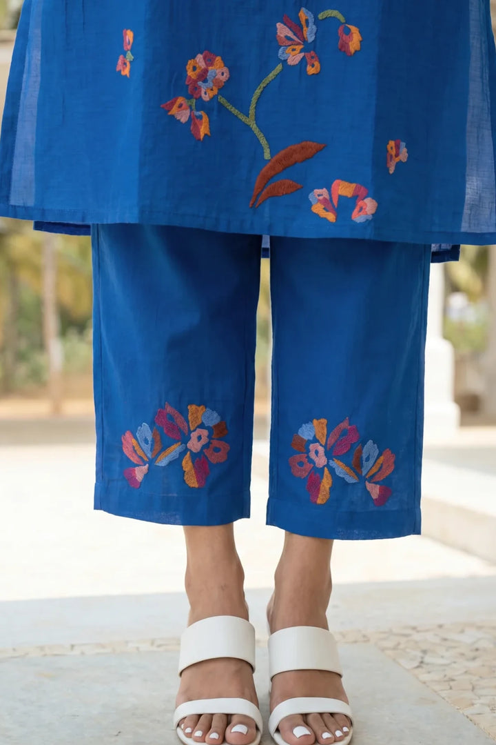 Aab Multicolored Thread Embroidered Kurta Set