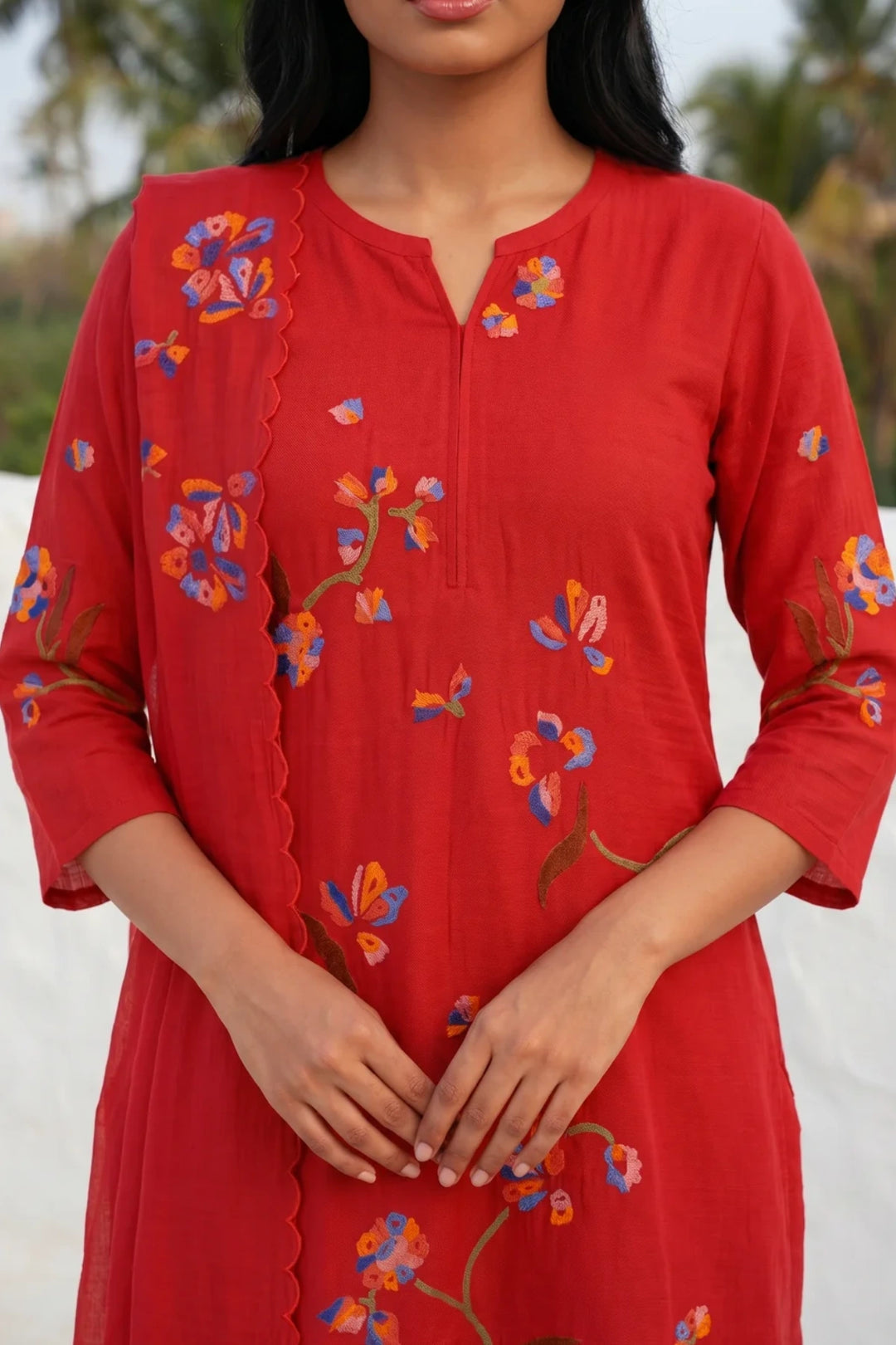 Aab Multicolored Thread Embroidered Kurta Set