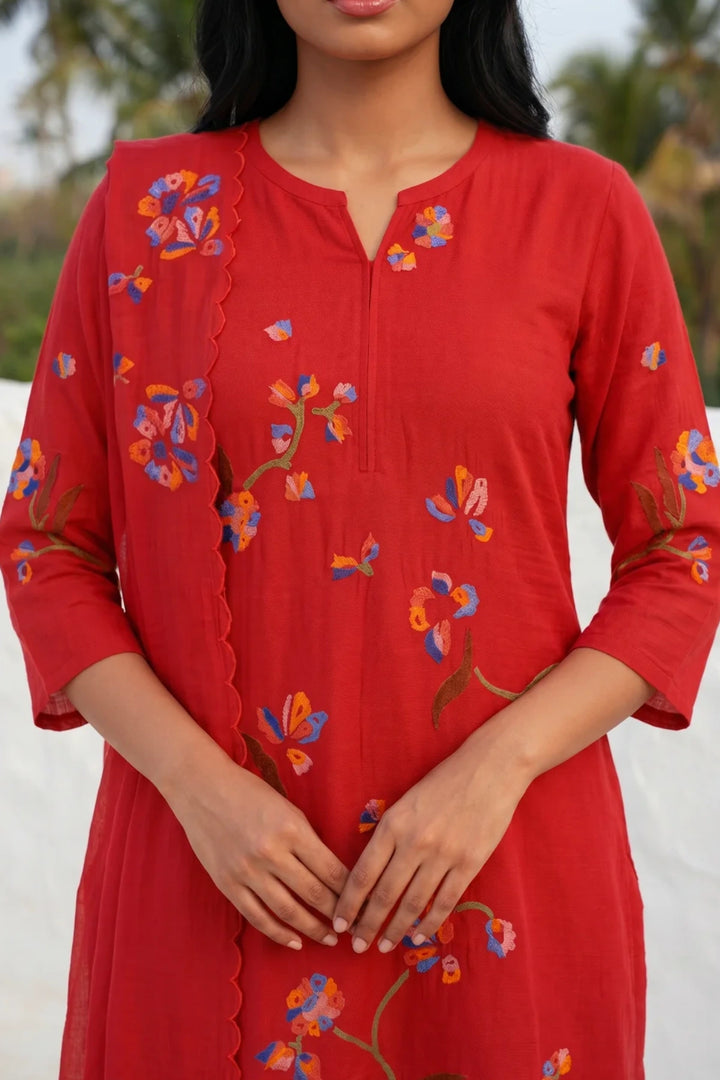 Aab Multicolored Thread Embroidered Kurta Set