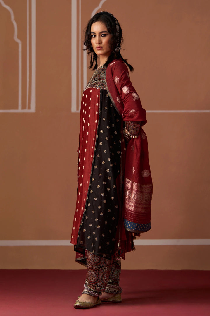 Aditi Kurta