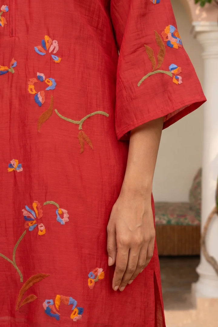 Aab Multicolored Thread Embroidered Kurta Set