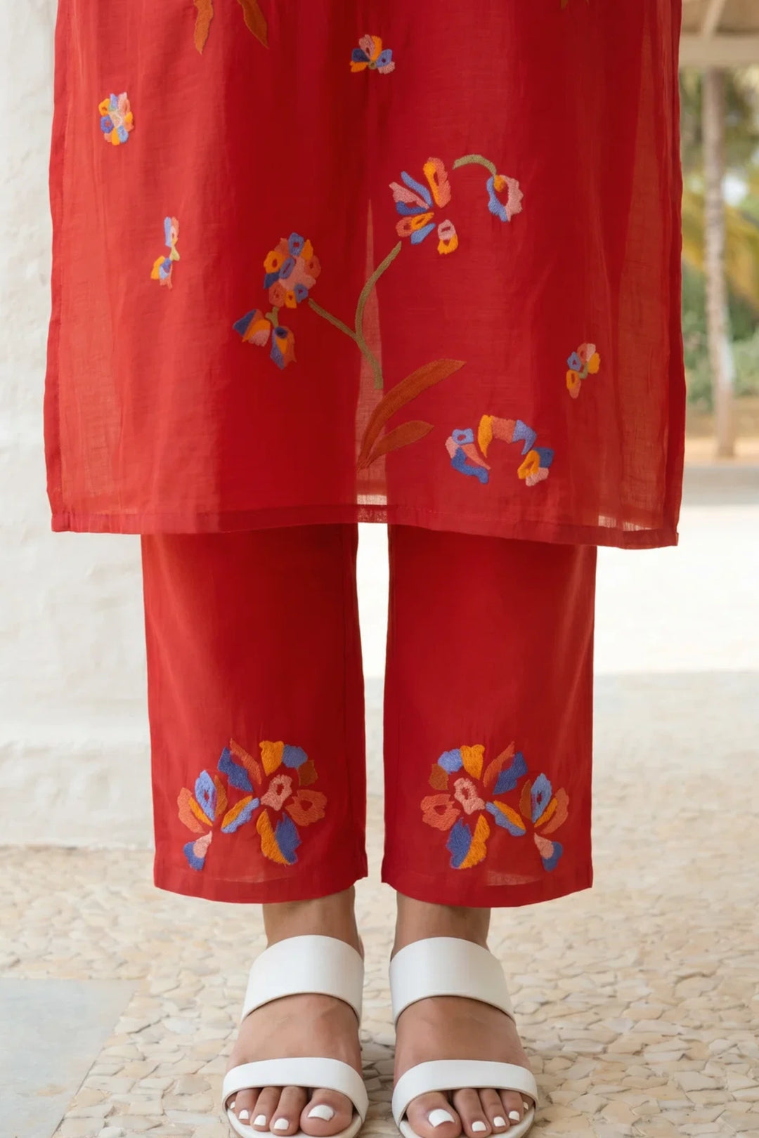 Aab Multicolored Thread Embroidered Kurta Set