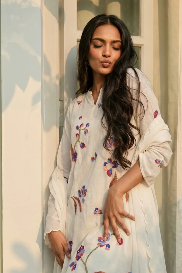 Aab Multicolored Thread Embroidered Kurta Set