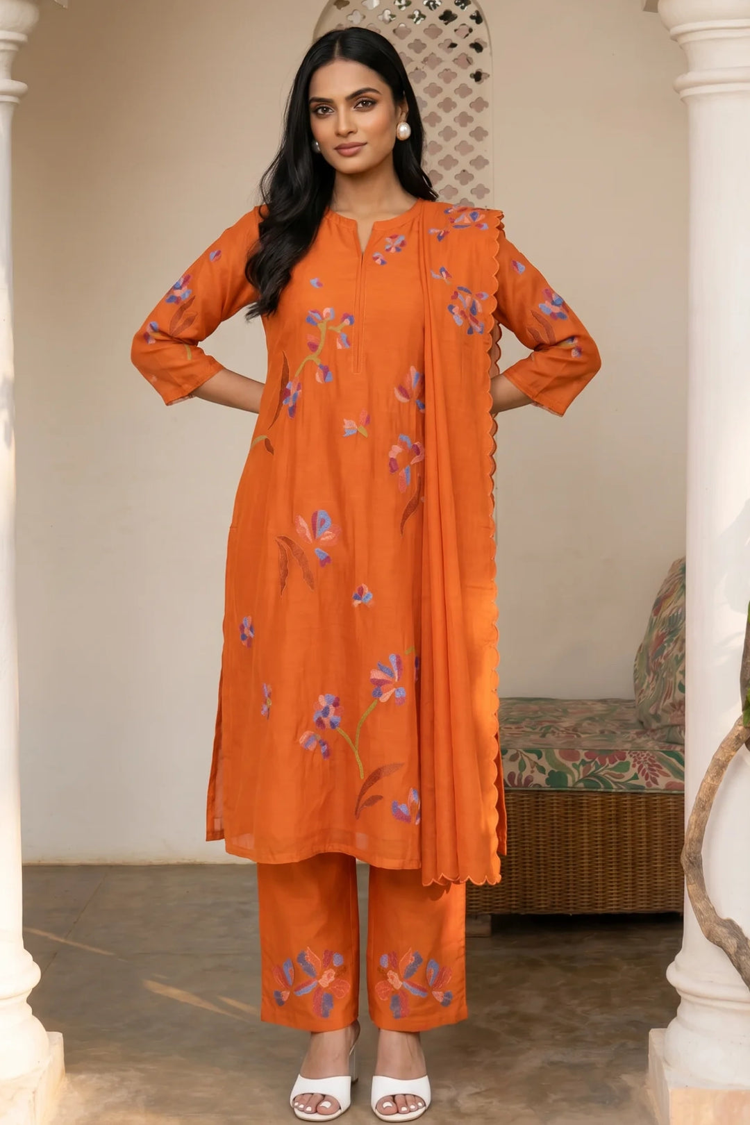 Aab Multicolored Thread Embroidered Kurta Set