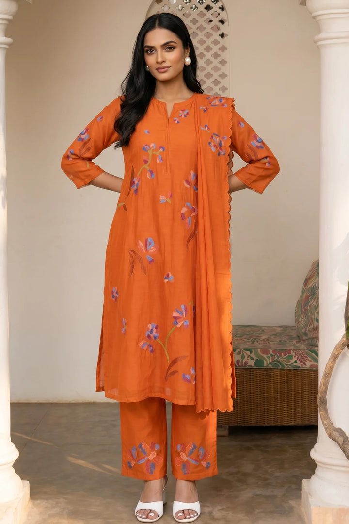 Aab Multicolored Thread Embroidered Kurta Set