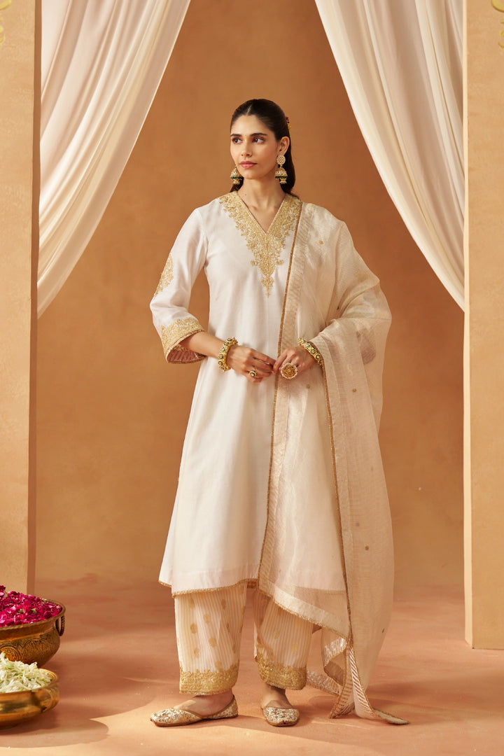Liana Daisy Chauga with Salwar and Dupatta
