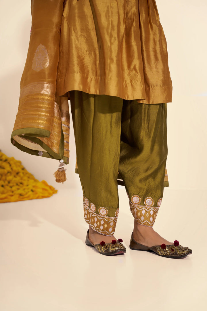 The mustard yellow Kurta Set