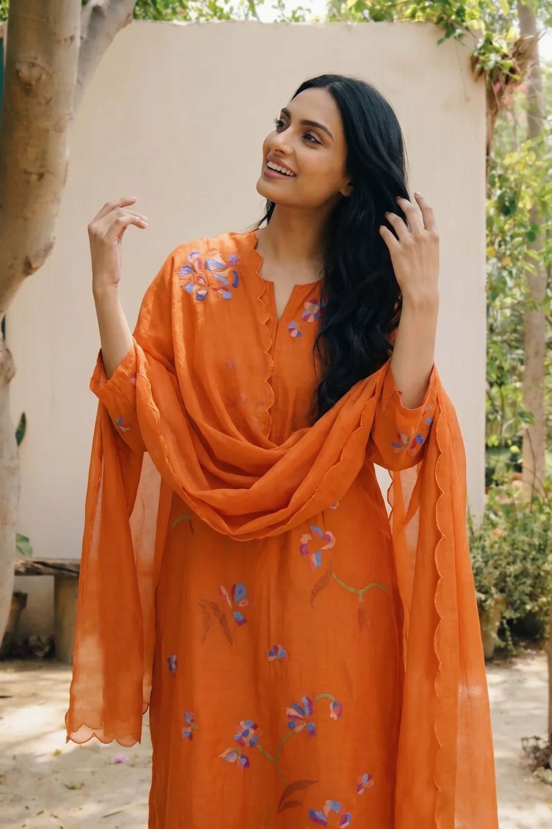 Aab Multicolored Thread Embroidered Kurta Set