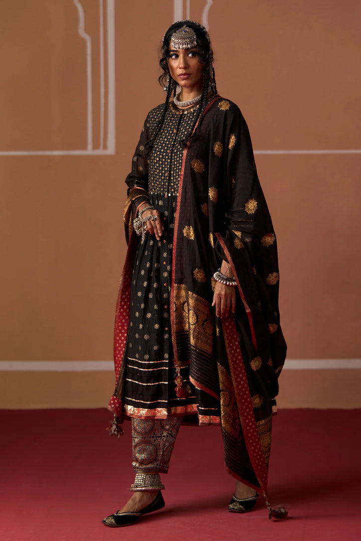 Meenal Kurta