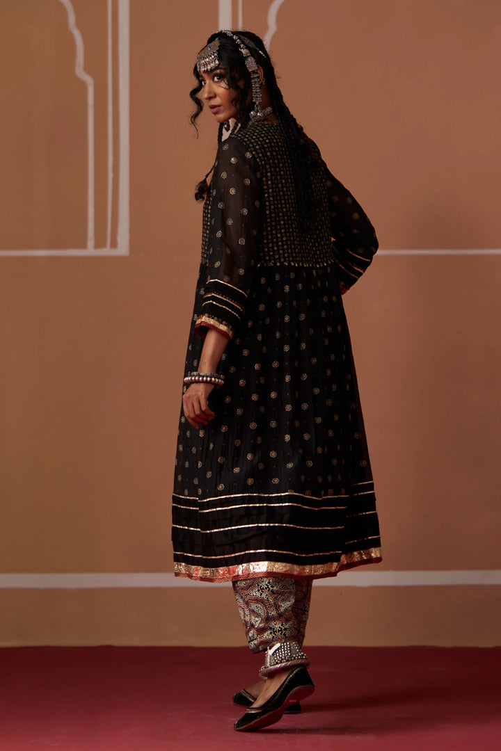 Meenal Kurta