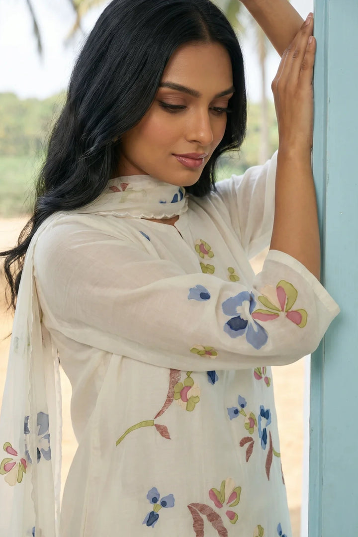 Frida Mul Chanderi Applique Kurta Set in Ivory