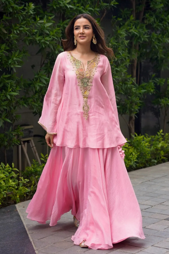 Jasmin Bhasin in Chandbali