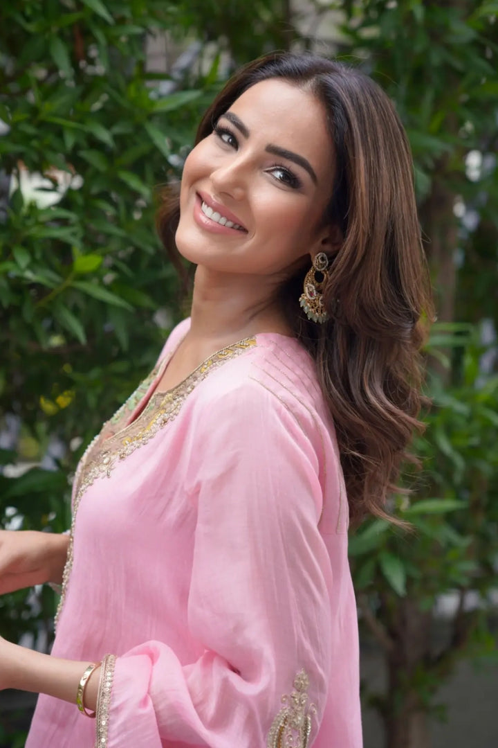 Jasmin Bhasin in Chandbali