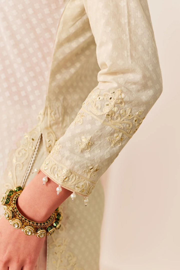 Yasneen -daisy Ivory Short Kurta With Garara And Dupatta