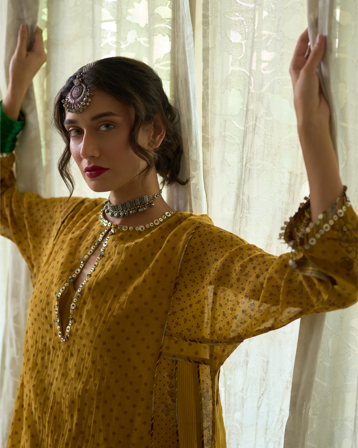 Kuhu Kurta