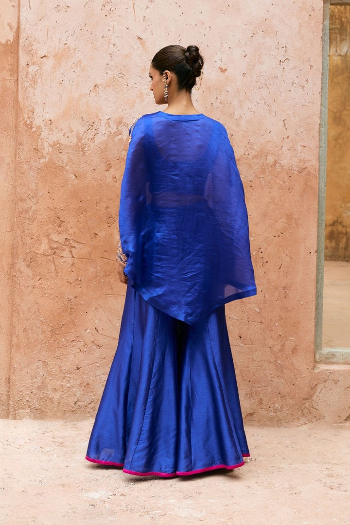Aavya Cape Set