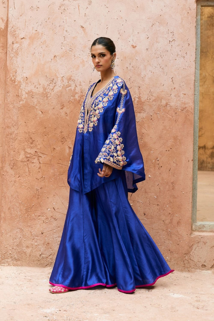 Aavya Cape Set