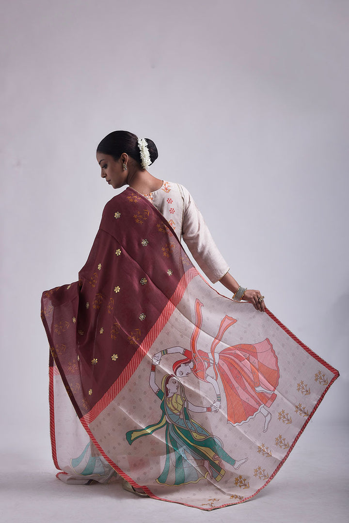 wine naach dupatta