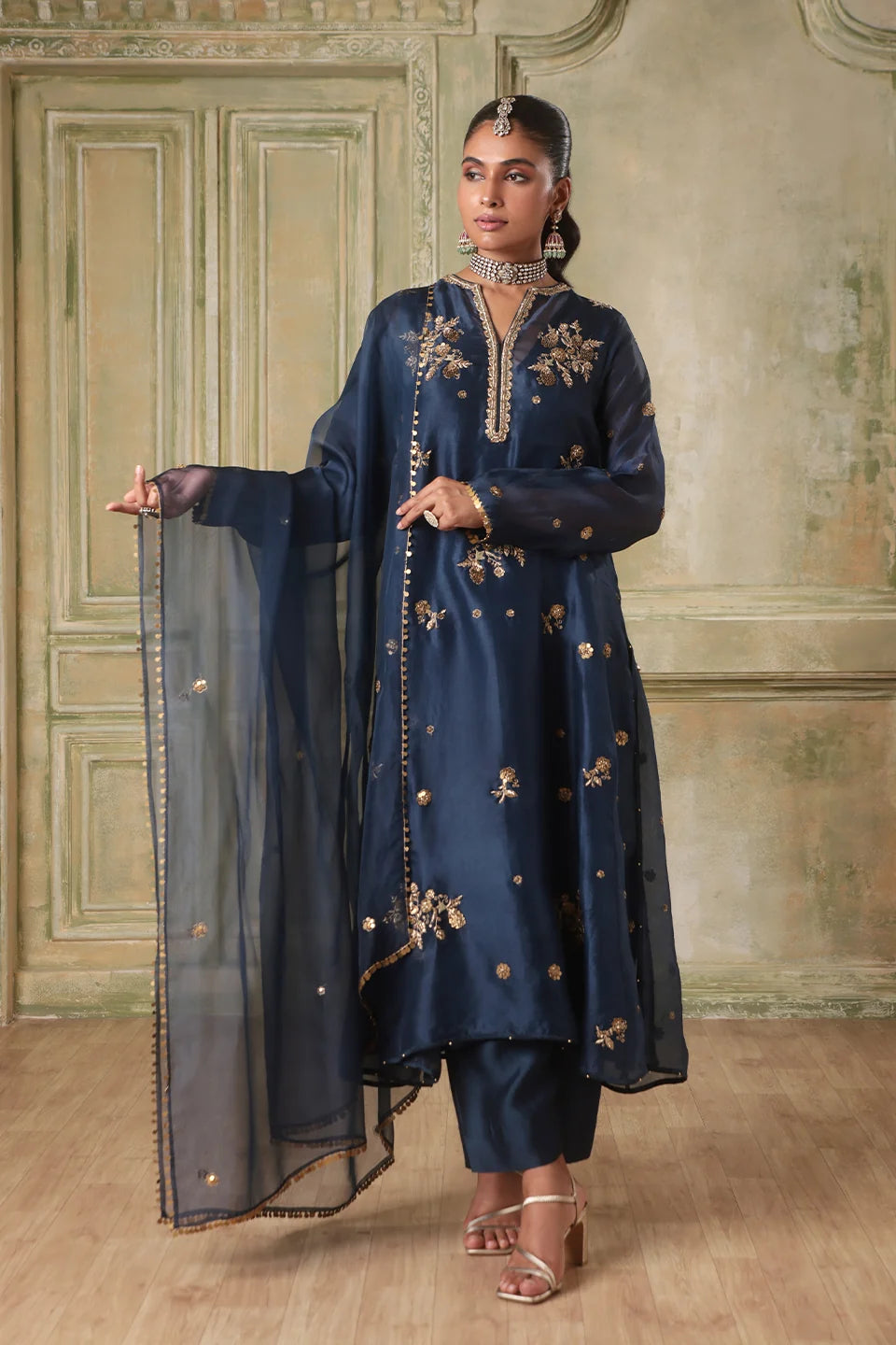 Zar-Rang Blue Phool Kurta Set