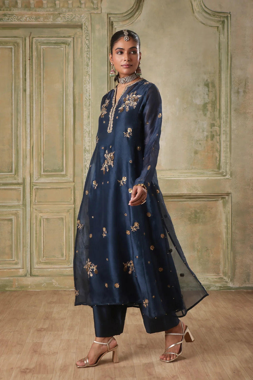 Zar-Rang Blue Phool Kurta Set