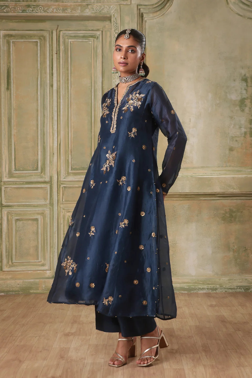 Zar-Rang Blue Phool Kurta Set