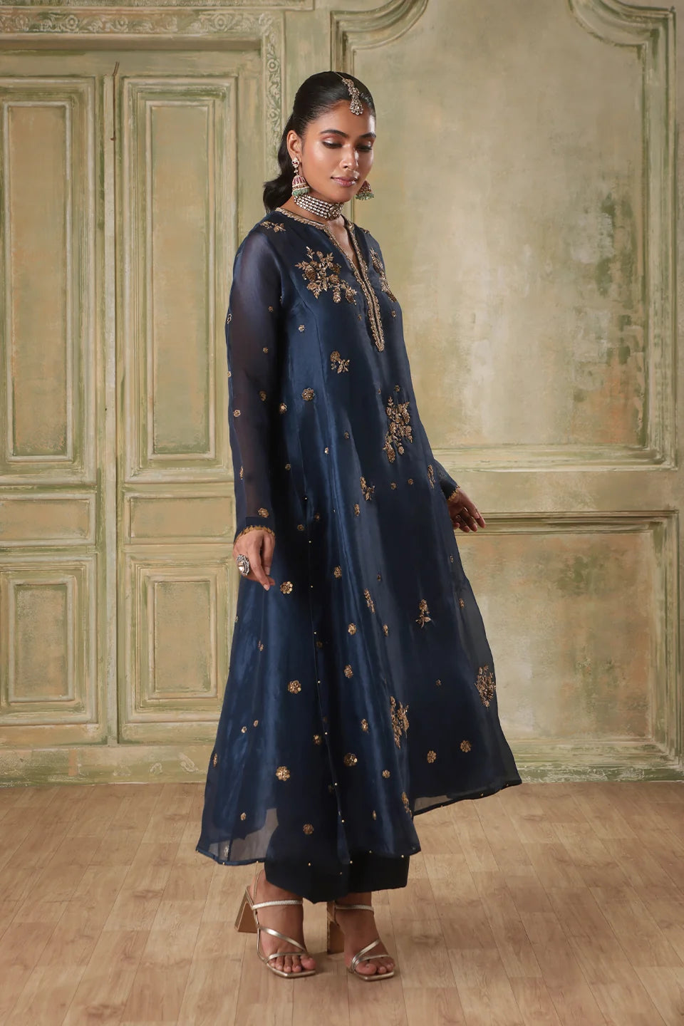 Zar-Rang Blue Phool Kurta Set