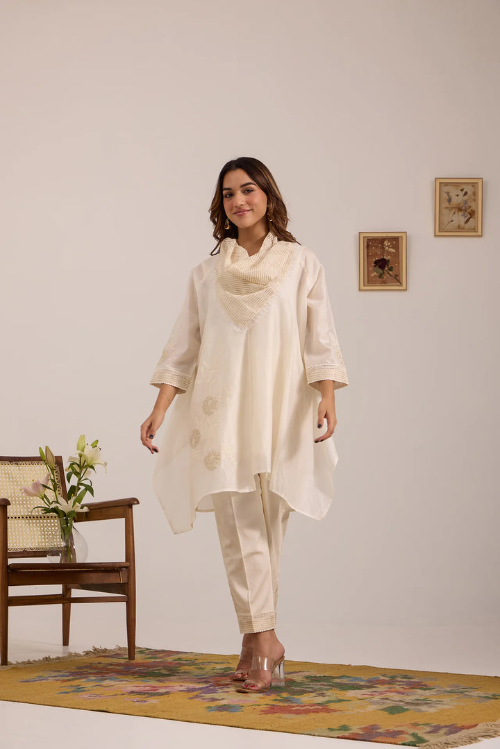 Asymmetric Tissue Patch Side Embroidered Cowl Tunic Set in Off-White