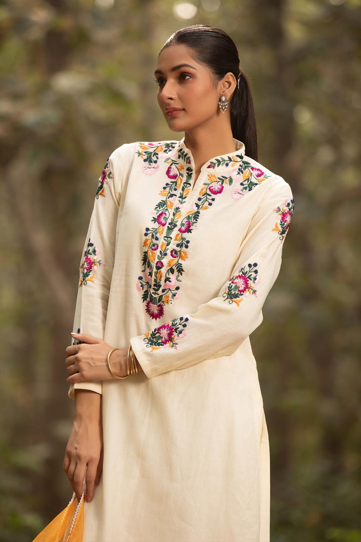 naayab kurta set