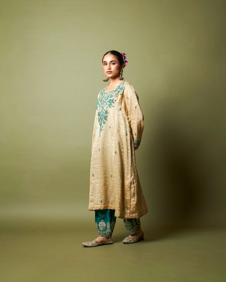 Chand Moti embroidered kurta set
