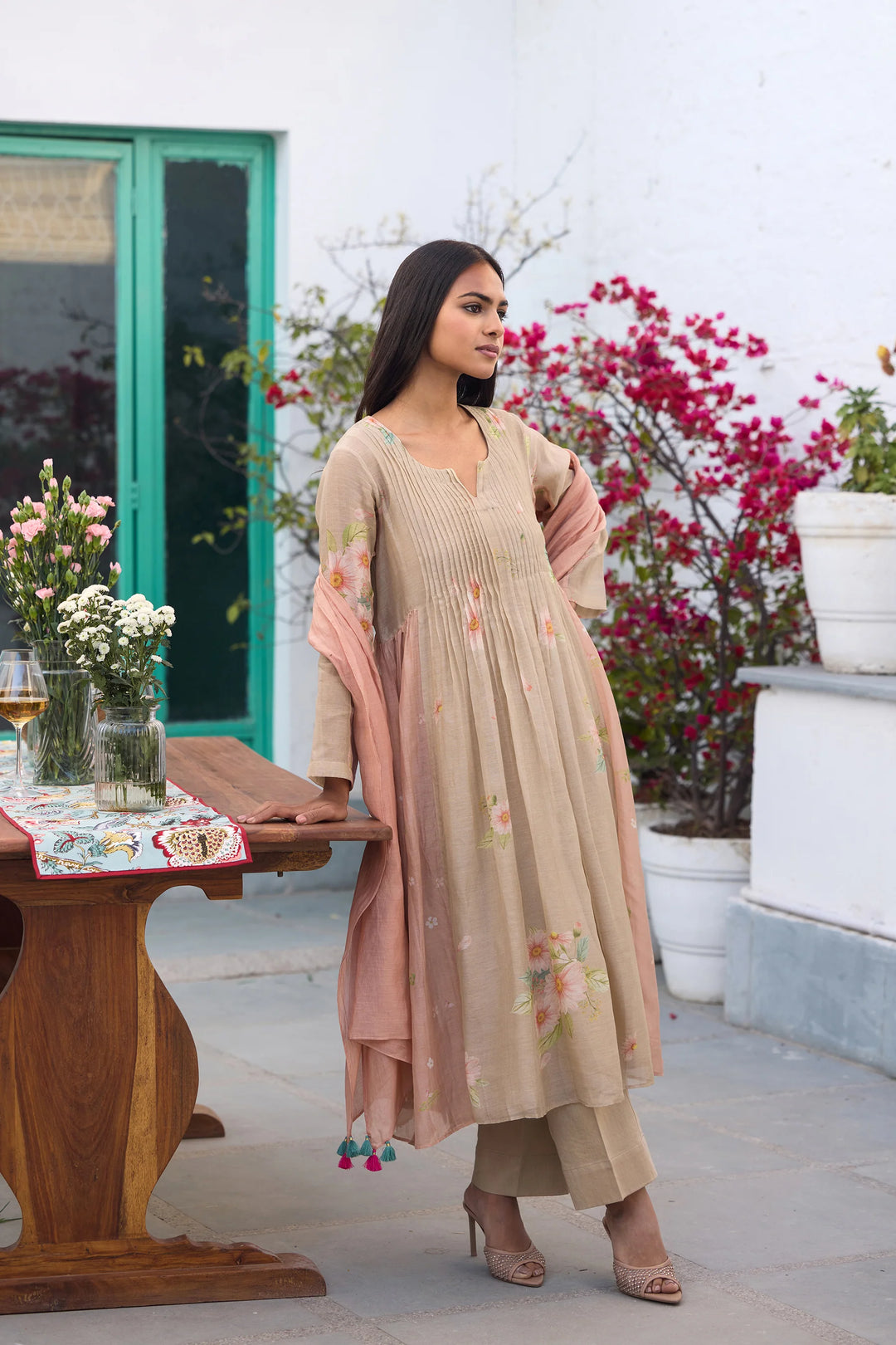 Daisy whisper Avril Kurta Set