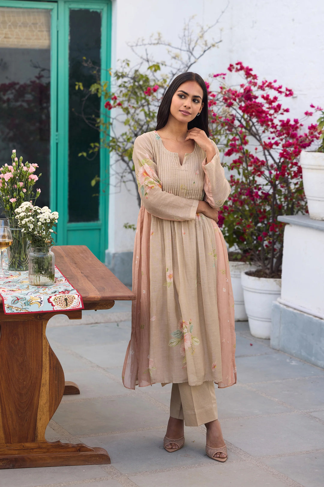 Daisy whisper Avril Kurta Set