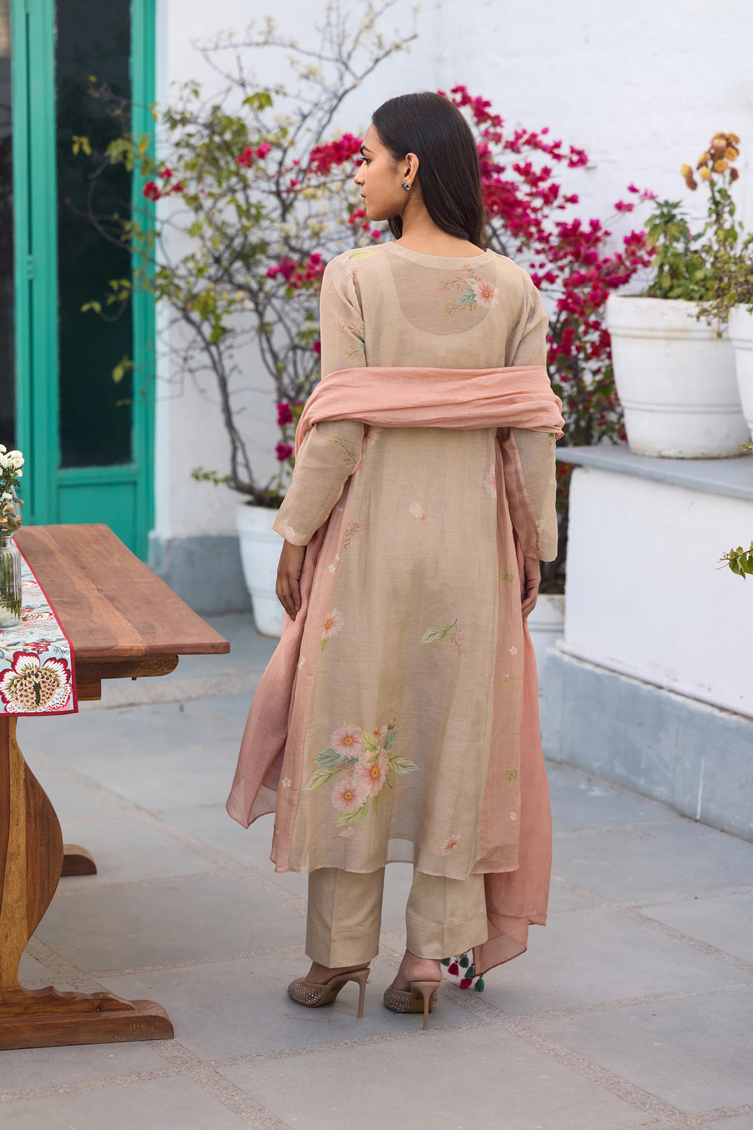 Daisy whisper Avril Kurta Set