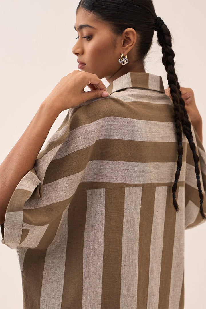 Floral Stripe Applique U-Hem Shirt