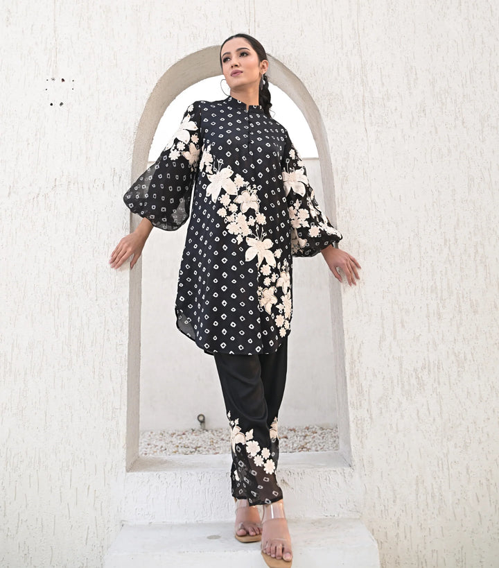 Fléur Noir Bandhani Tunic Set