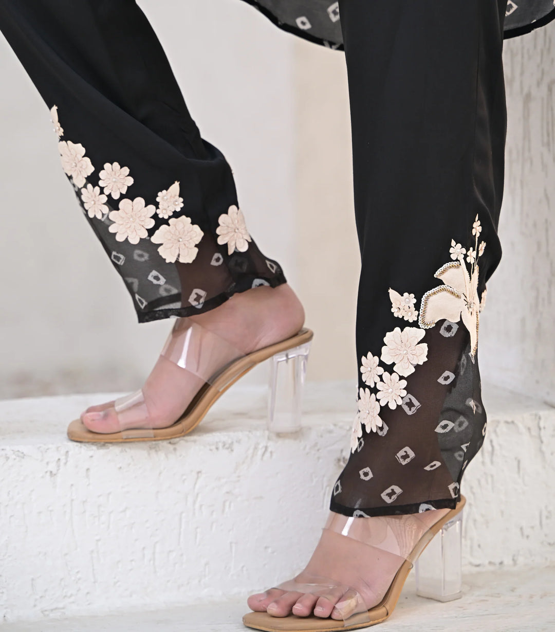 Fléur Noir Bandhani Tunic Set